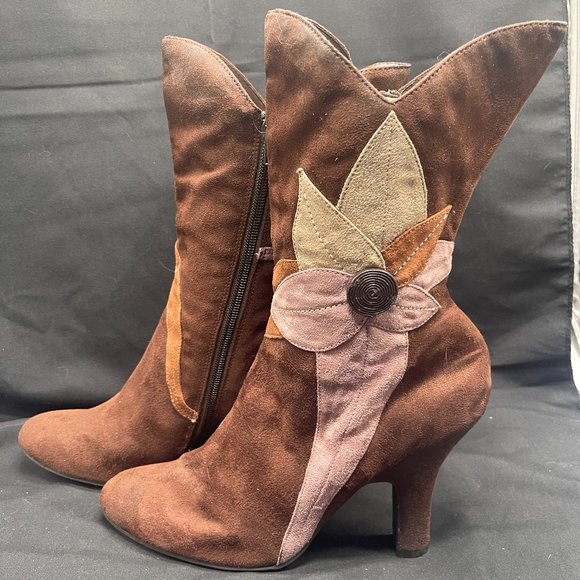 Shoes - Vintage Women's Predictions Boho Suede Flower Side Zip boots size 9.5